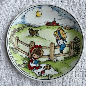 Reveling & Reuss Company Decorative Plate